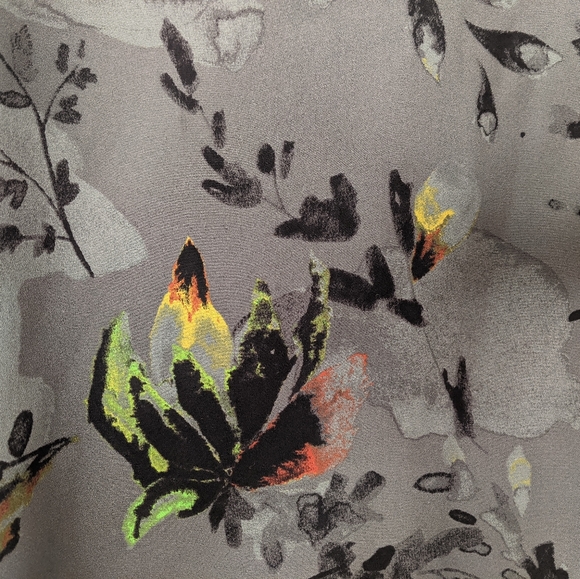 Aritzia Babaton Everly grey floral camisole - Picture 3 of 4